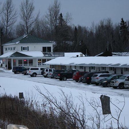 Carolyn Beach Inn Thessalon Exteriör bild