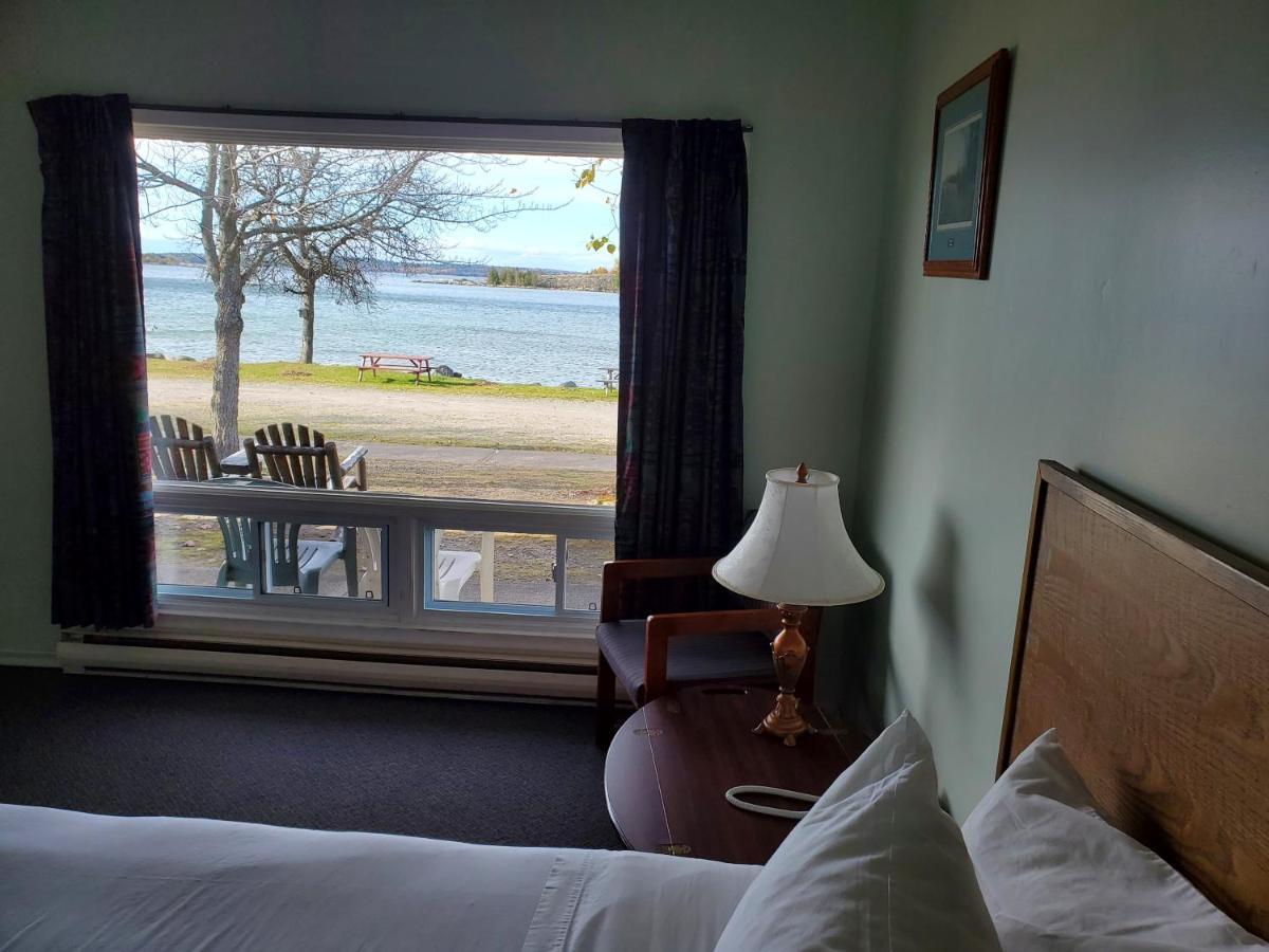 Carolyn Beach Inn Thessalon Exteriör bild