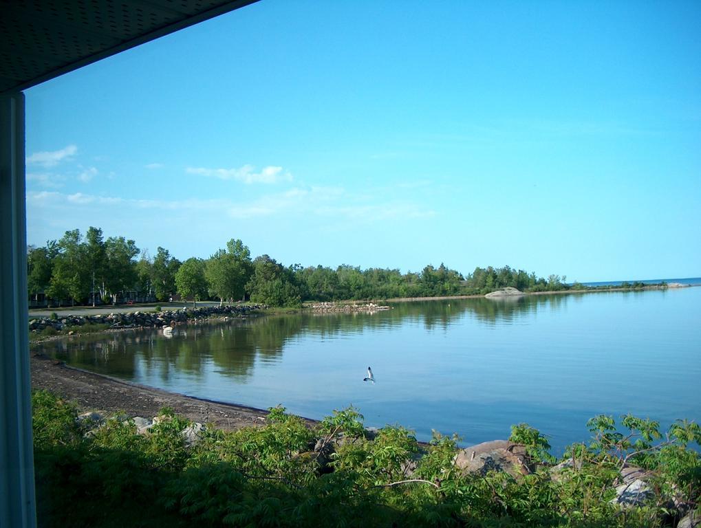 Carolyn Beach Inn Thessalon Exteriör bild