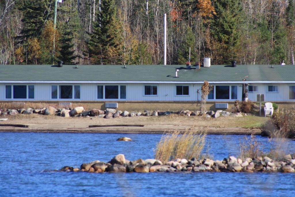 Carolyn Beach Inn Thessalon Exteriör bild