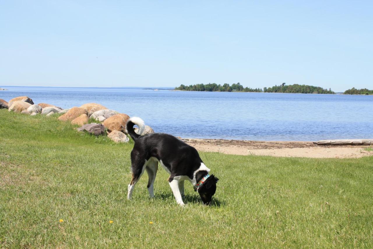 Carolyn Beach Inn Thessalon Exteriör bild